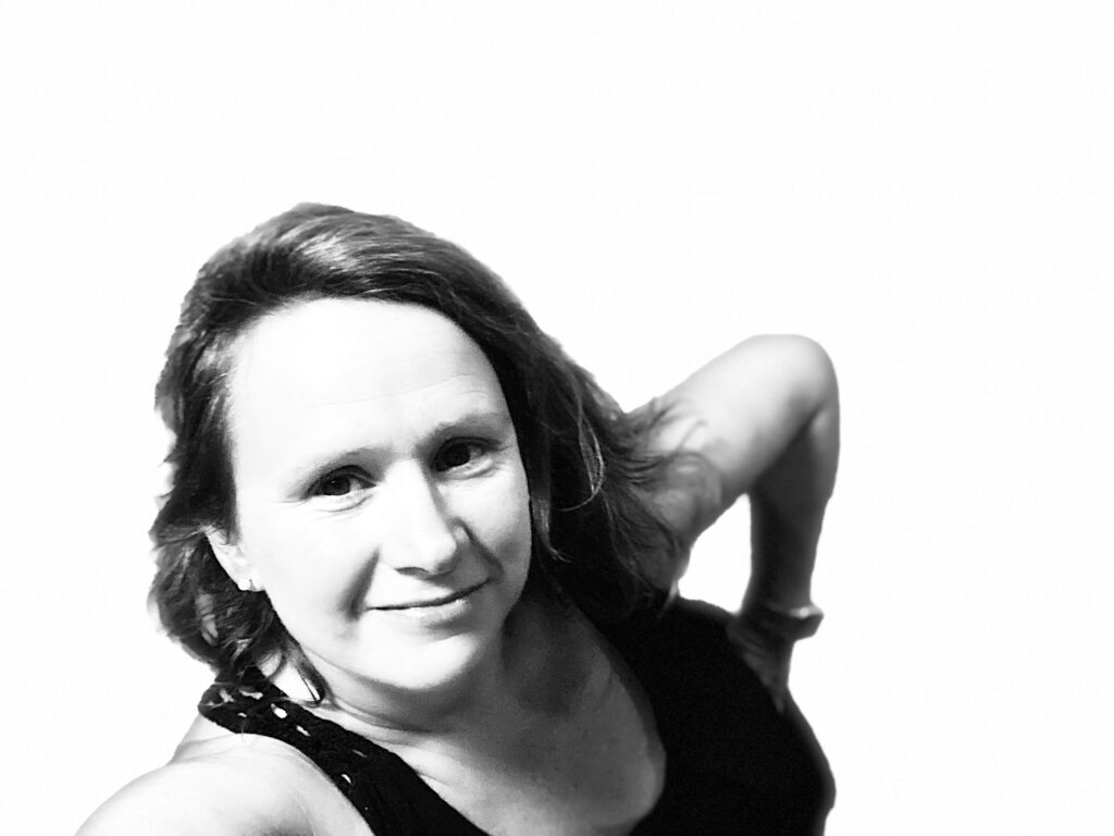 Hair Tattoo Oosterhout, eigenaresse haar Pigmentatie voor shaven look, volume behandeling, litteken camouflage.